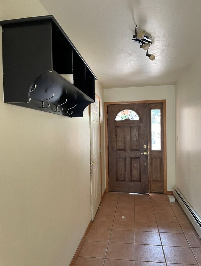 Building Photo - Beautiful & Spacious 2-Bedroom, 3-Bath Tow...
