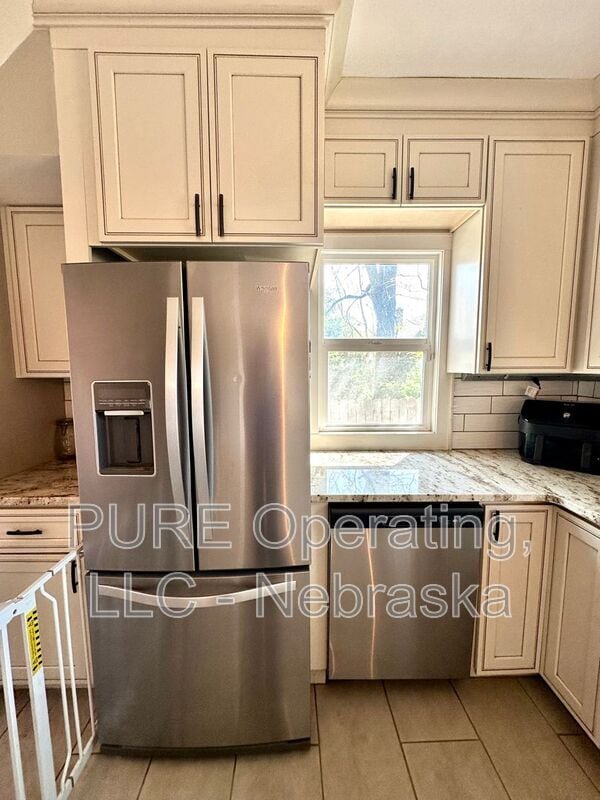 Building Photo - 5011 Miami St