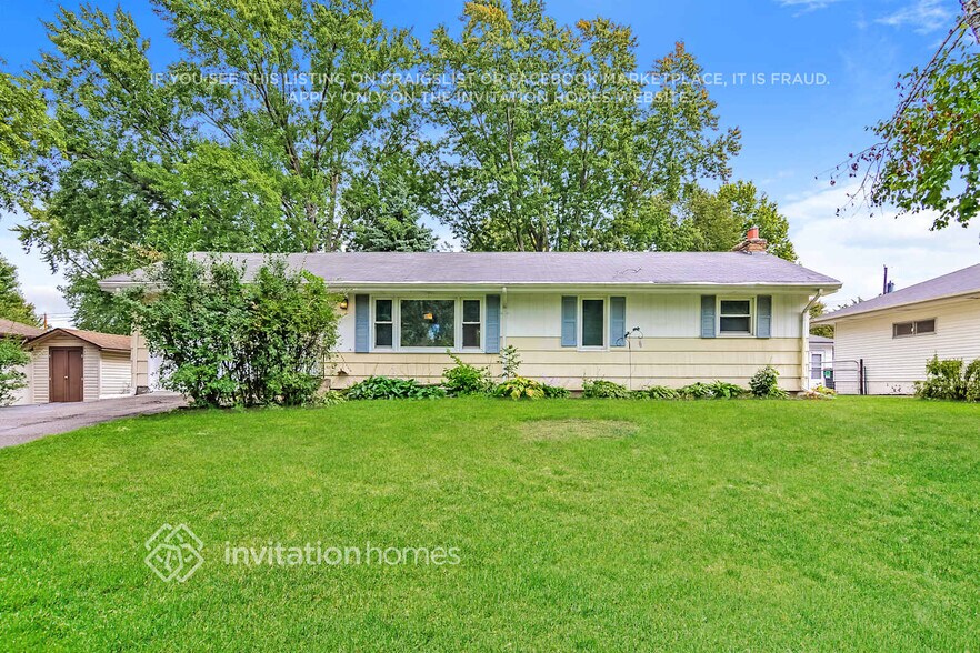 Primary Photo - 5900 Aquila Ave N