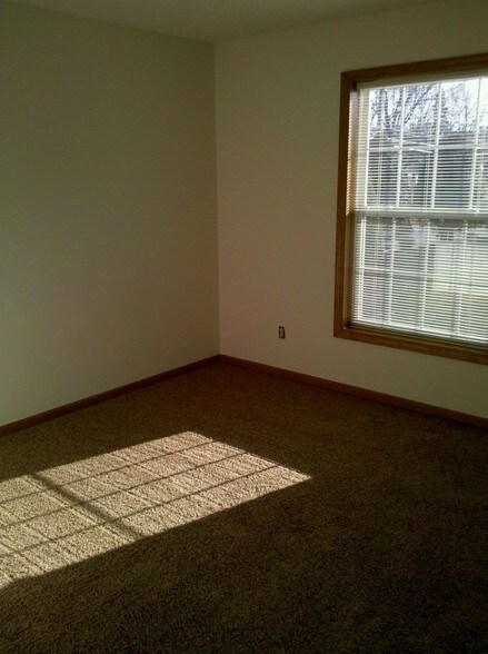 Building Photo - 2216 Curry Rd