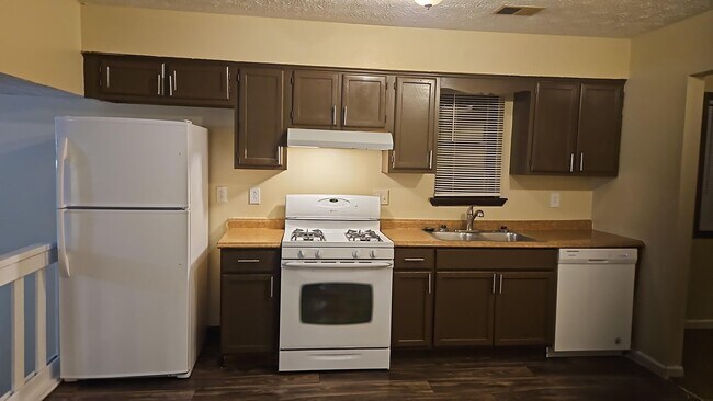 Building Photo - Awesome 3 Bedroom/2.5 Bath Home For Rent! ...