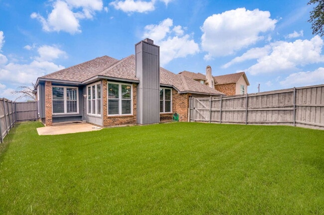 Building Photo - "Spacious 3-Bedroom Gem with 2 Full Baths in Garland – 2276 Sq Ft of Comfort Awaits!"