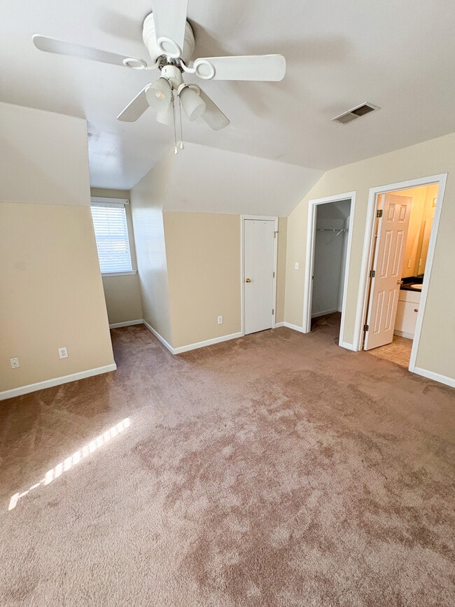 Building Photo - 1324 Deerwood St