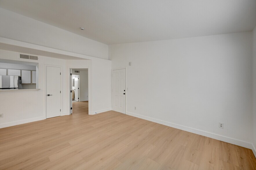 Building Photo - 2300 E Silverado Ranch Blvd