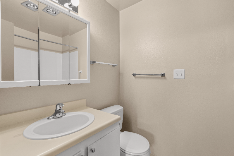 Building Photo - 11540 Pinehurst Way NE