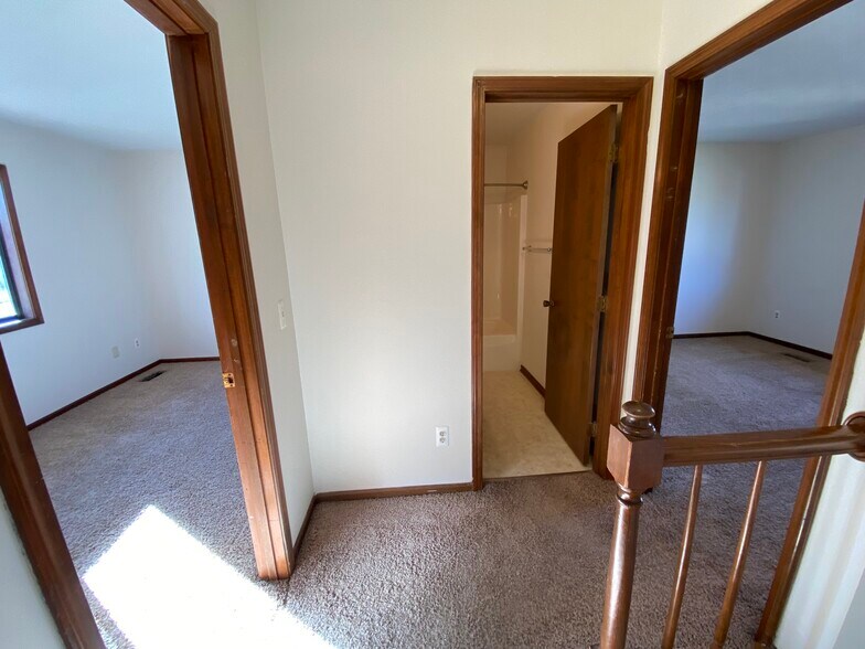 Building Photo - 1933 Hoyt Ave