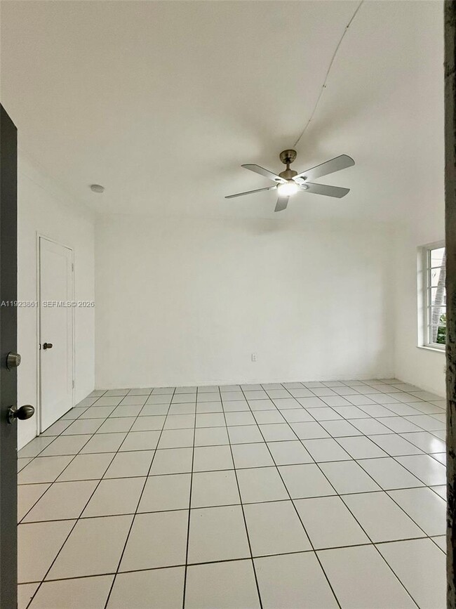 Building Photo - 610 12th St