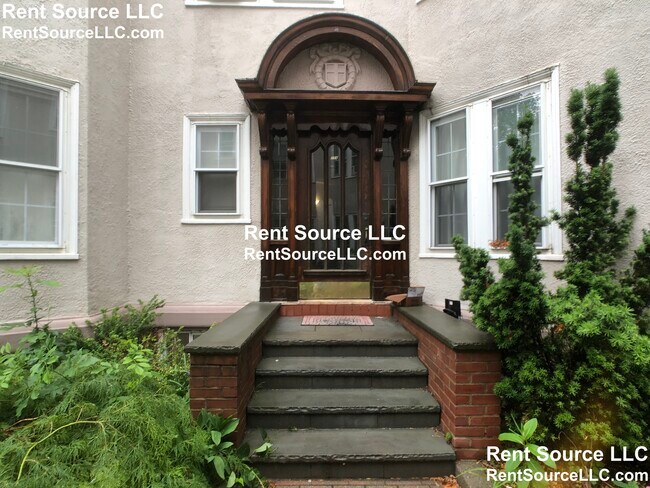Building Photo - 154 Magazine St