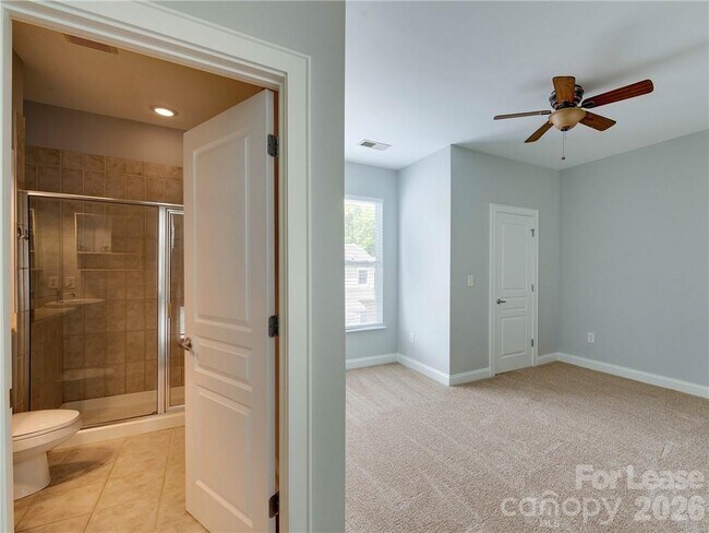 Building Photo - 927 Garden District Dr