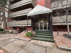 Building Photo - Large 2 bedroom apartment! Backs to Cheesman Park! One parking space in garage!