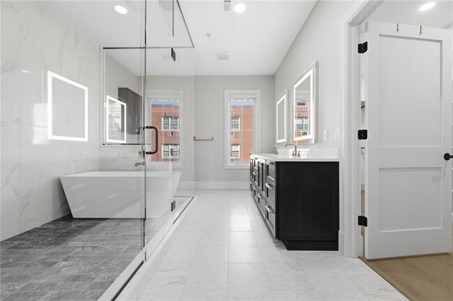 Building Photo - 5133 Fifth Ave