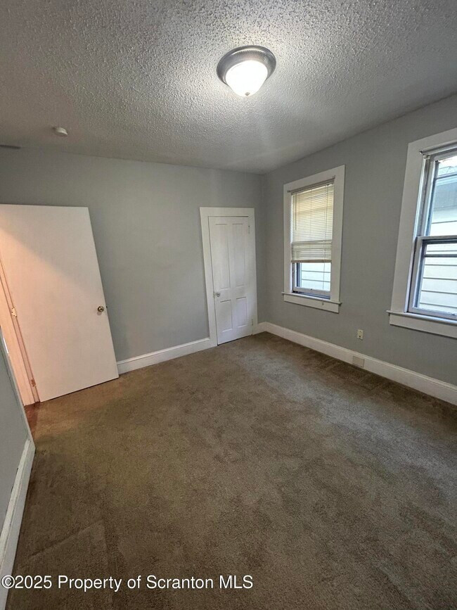 Building Photo - 1180 W Elm St