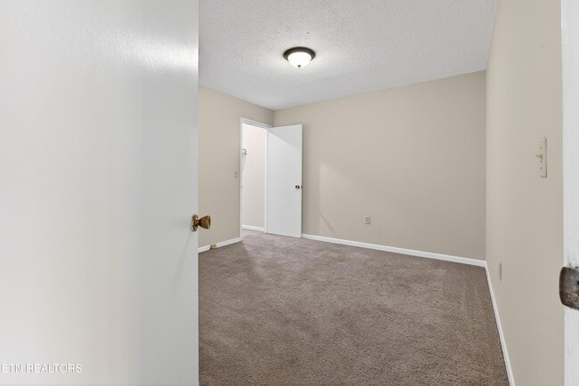 Building Photo - 1426 Mountain Ranch Rd