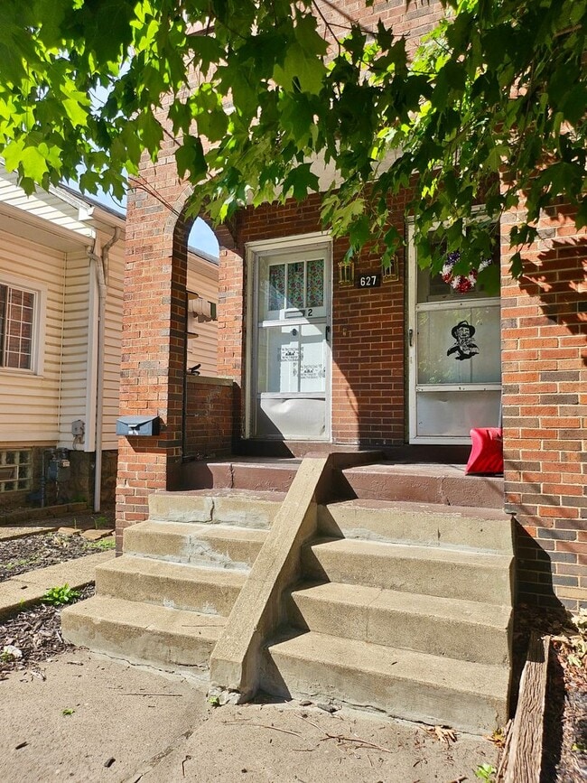 Primary Photo - 627 5th Ave