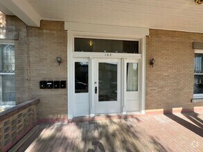 Building Photo - Spacious 1 Bedroom 1 Bath South Side of To...