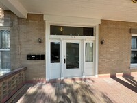 Building Photo - Spacious 1 Bedroom 1 Bath South Side of To...