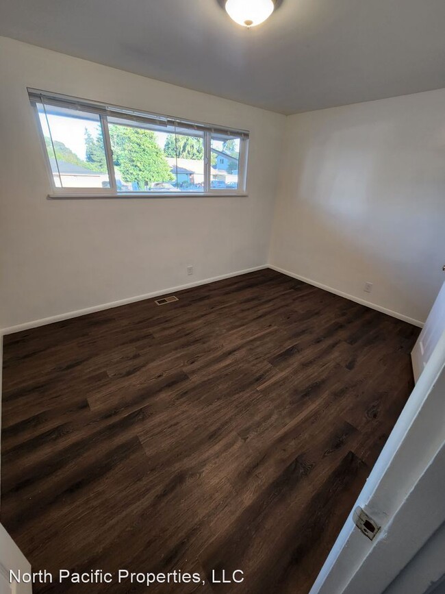 Building Photo - 4 br, 1 bath House - 10811 55th Ave S