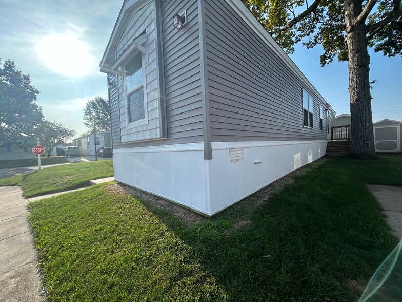 Building Photo - 2341 Oakgrove Dr