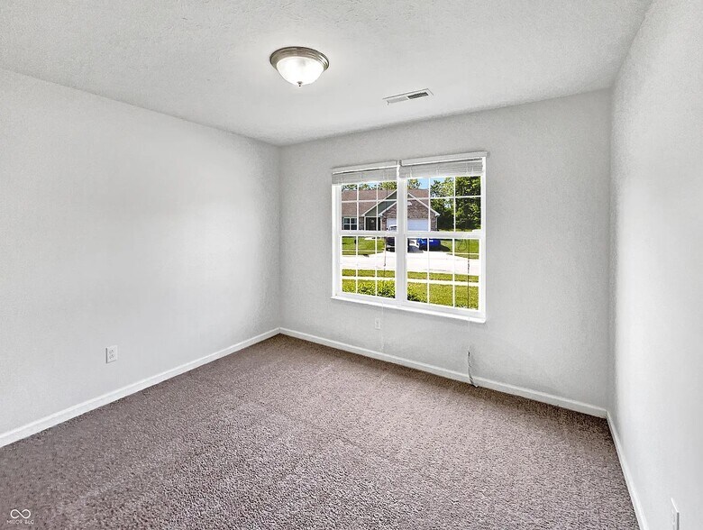 Building Photo - 10112 James Run Dr