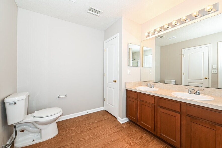 Building Photo - 1071 Collinswood Dr W