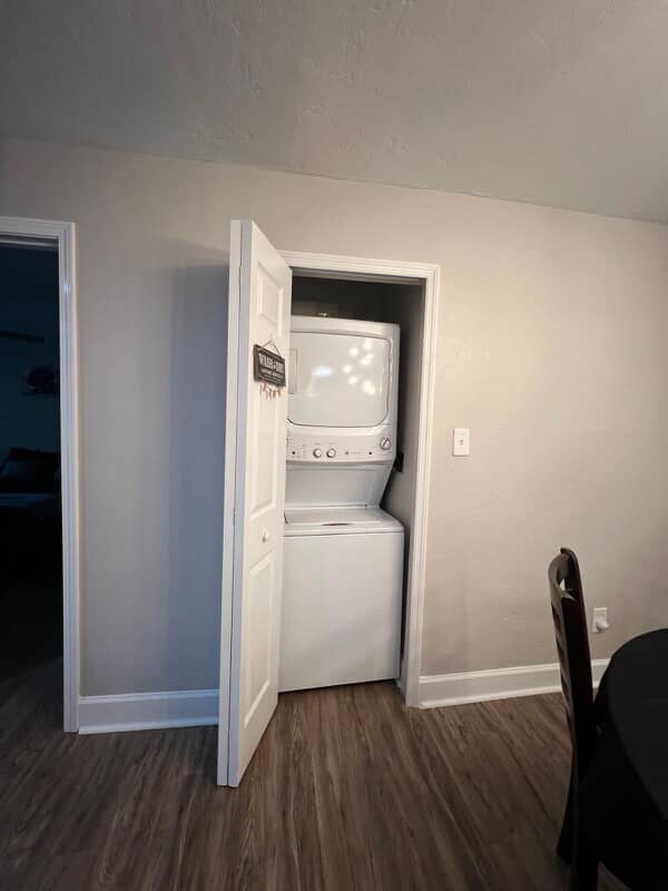 Building Photo - 2328 Skyland Dr