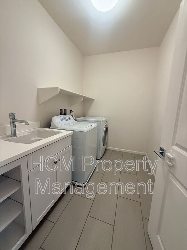 Building Photo - 412 El Paseo