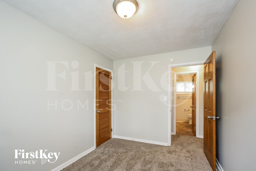 Building Photo - 505 Vista Dr