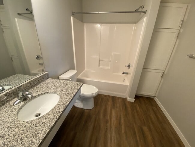 Building Photo - Modern Comfort Meets Urban Convenience in Longfellow!
