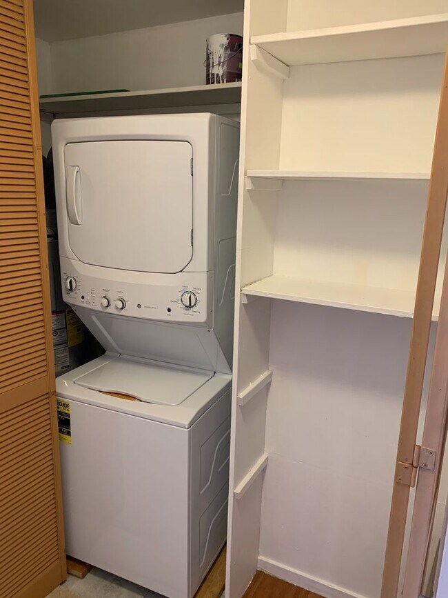 Building Photo - Upgraded 3 bed 2 bath condo in Kailua Town, 2 covered parking