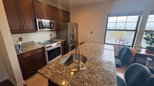 Building Photo - 72 Ashland St