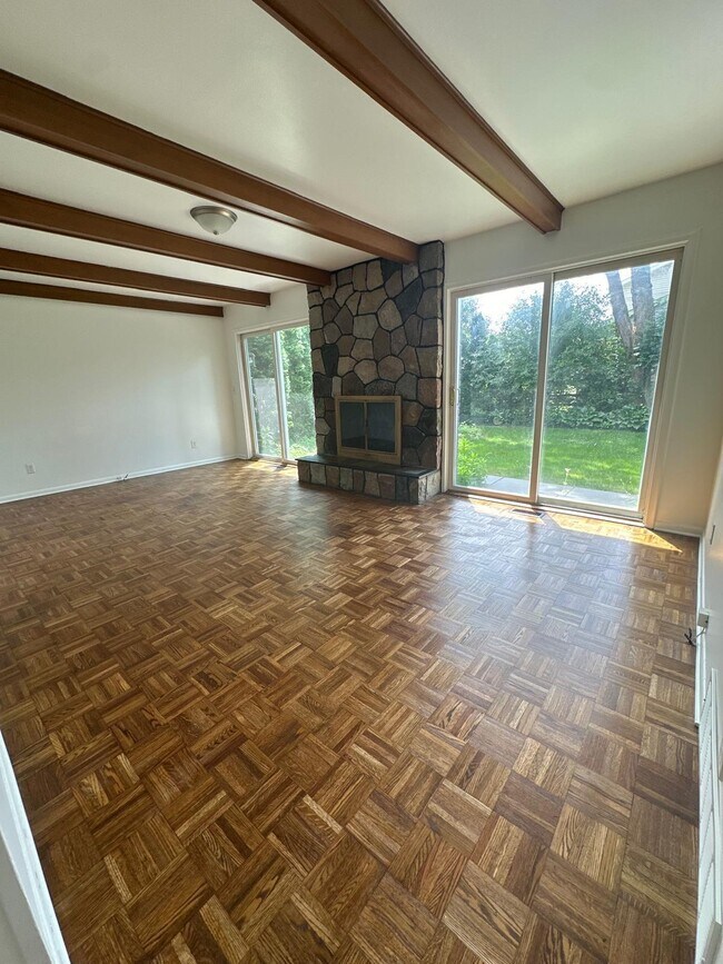 Building Photo - 429 Bella Vista Dr