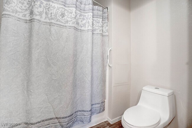 Building Photo - 8070 W Russell Rd