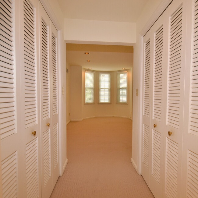 Building Photo - 331 Denniston St