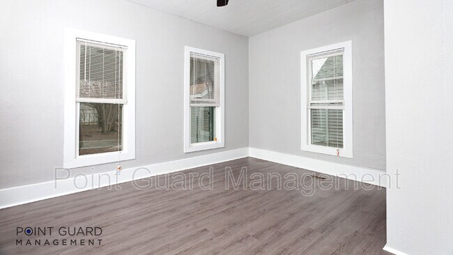 Building Photo - 226 S Millwood Ave