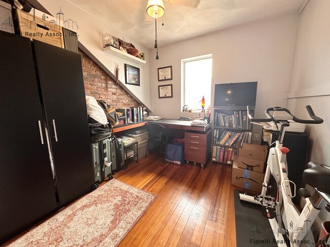 Building Photo - 166 Webster St