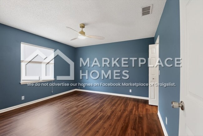 Building Photo - 114 Oak Ct