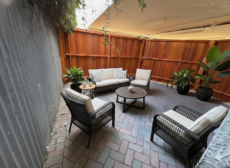 Building Photo - 1534 North Mariposa Avenue