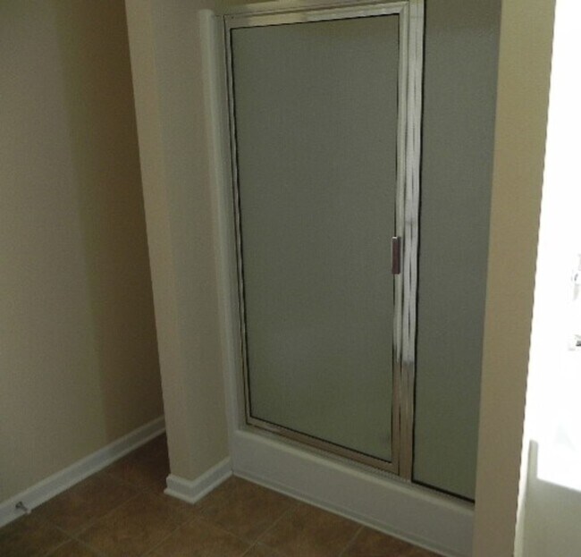 Building Photo - 4 Bedroom - Near Ft Moore