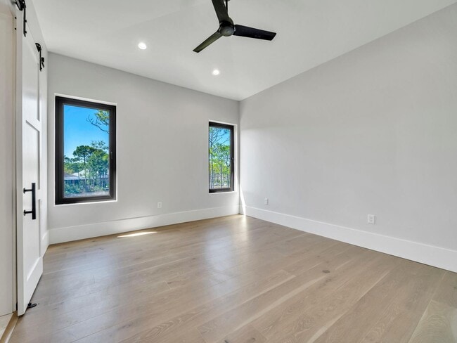 Building Photo - 330 Kelly Plantation Dr