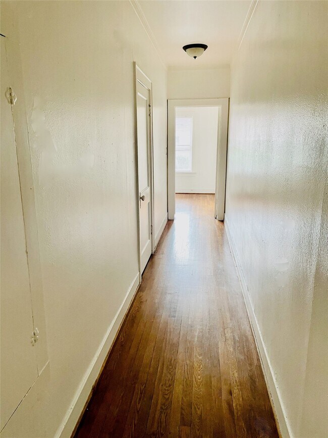 Building Photo - 320 W Polk St