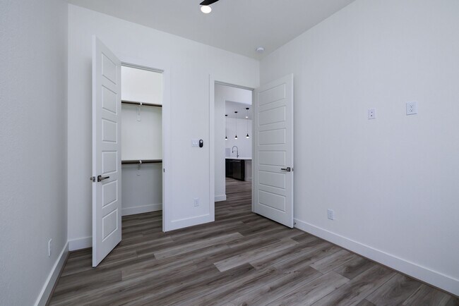 Building Photo - 68 Fairway Dr