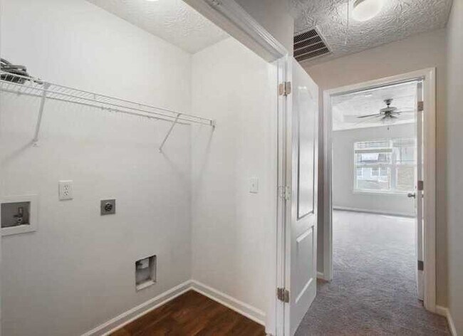 Building Photo - Fantastic 3bd/2.5ba home! Coming soon!