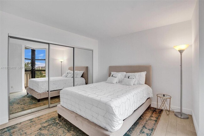 Building Photo - 1000 E Island Blvd