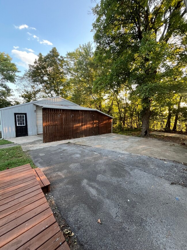 Building Photo - 1118 Thompson Pl