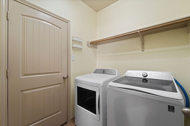 Building Photo - 8723 Sunrise Canter Dr