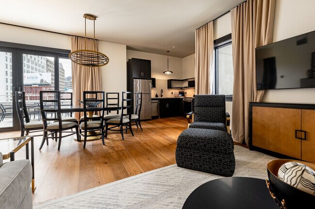 Building Photo - 1011 Canal St