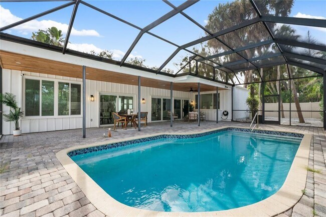Building Photo - 4879 Commonwealth Dr