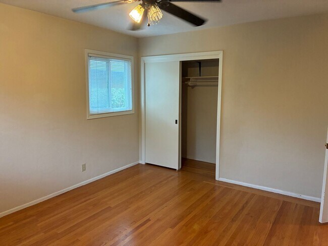 Building Photo - Beautiful 3 bedroom/1.5 bath Home in S. Land Park