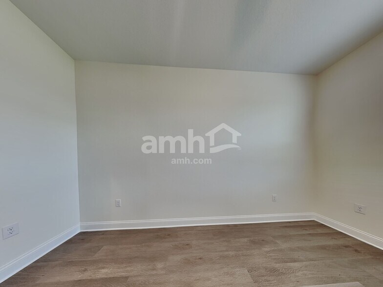 Building Photo - 3699 Lk Blf Lp