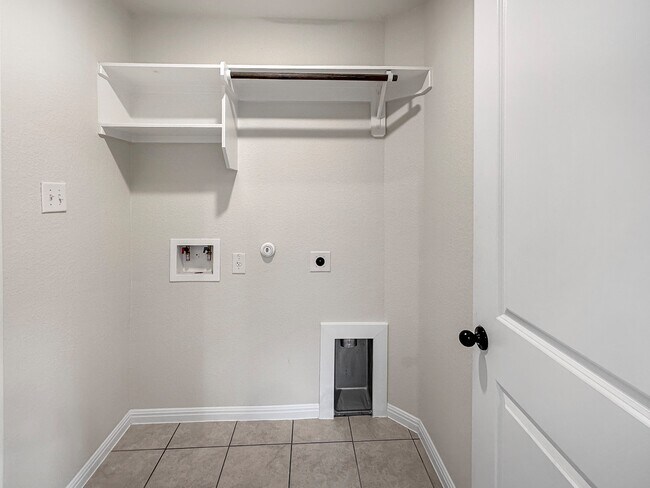 Building Photo - 14105 Fallsprings Way